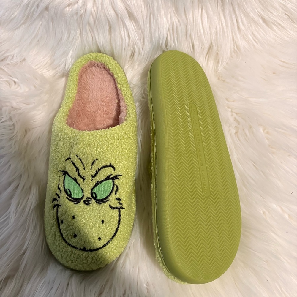 Green & Tan Grinch Slippers - Picture 3 of 5